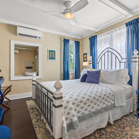 The Kenwood Gables Bed & Breakfast St. Petersburg Bagian luar foto