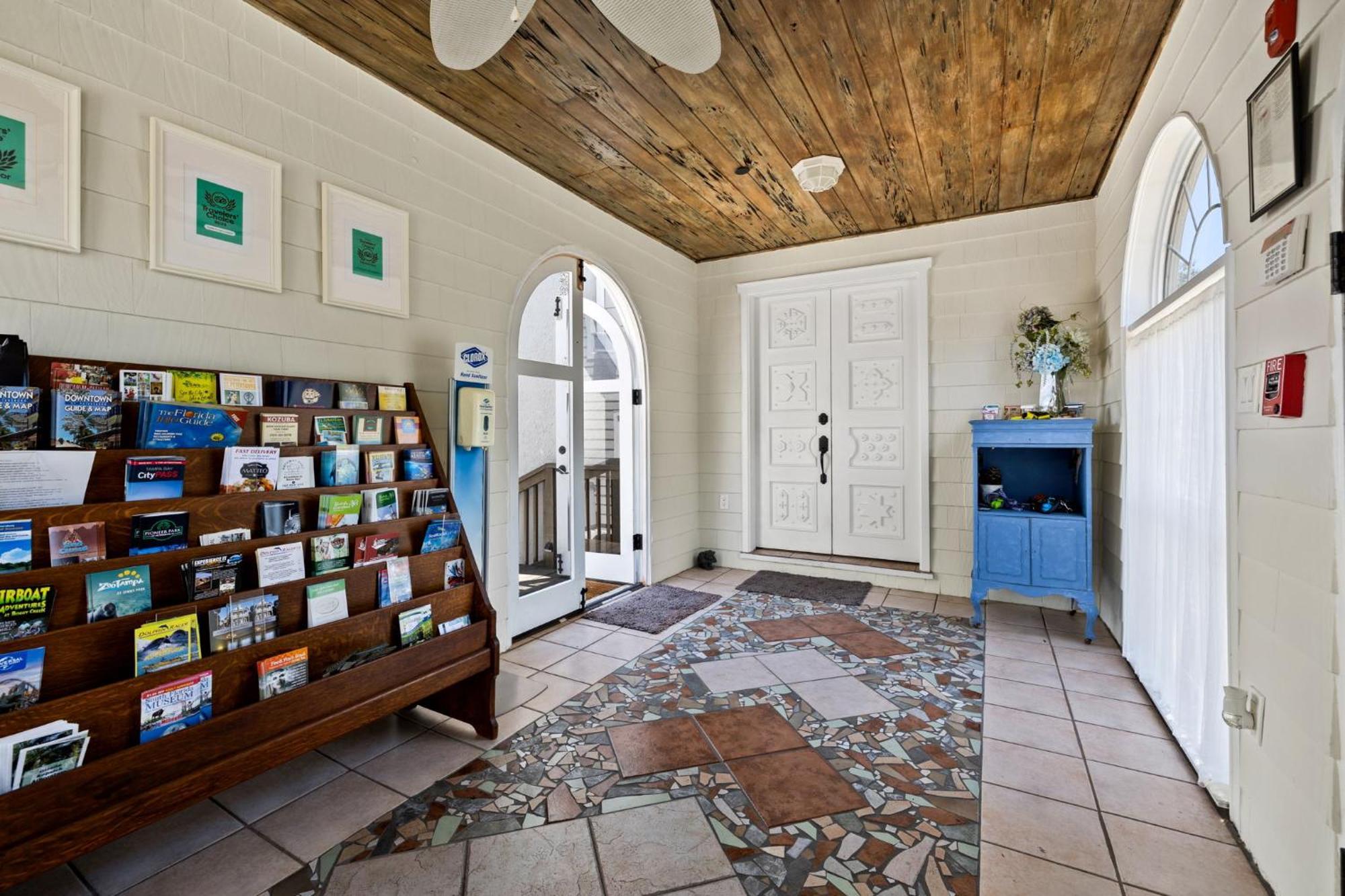 The Kenwood Gables Bed & Breakfast St. Petersburg Bagian luar foto