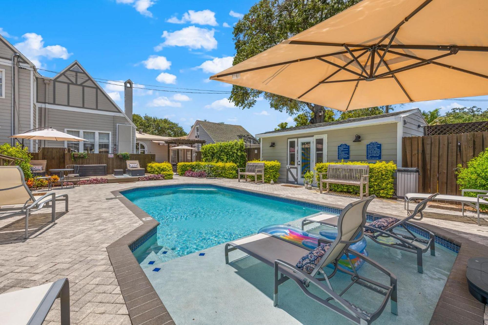 The Kenwood Gables Bed & Breakfast St. Petersburg Bagian luar foto