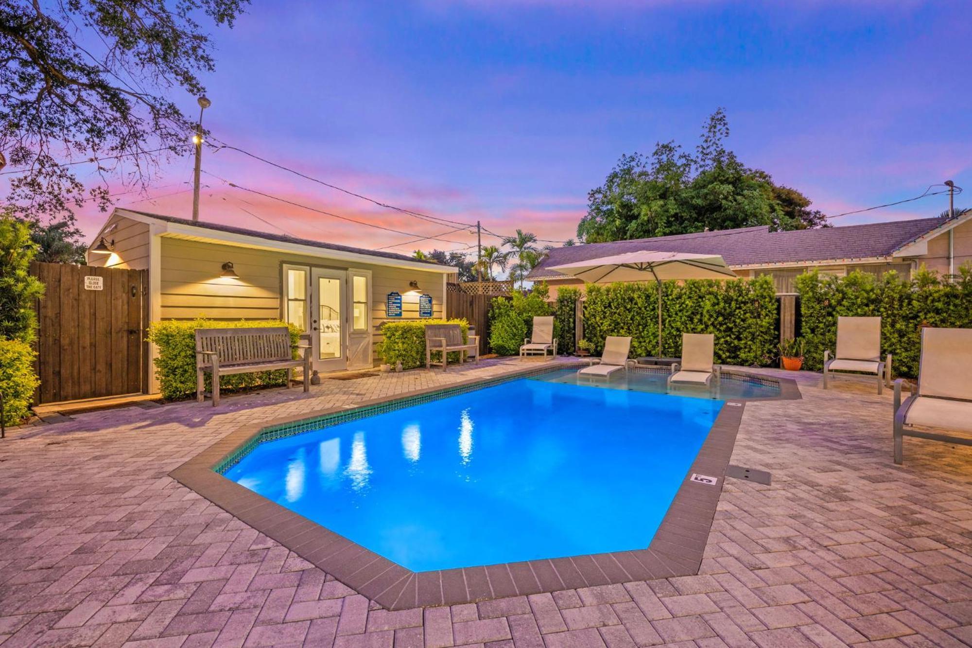 The Kenwood Gables Bed & Breakfast St. Petersburg Bagian luar foto