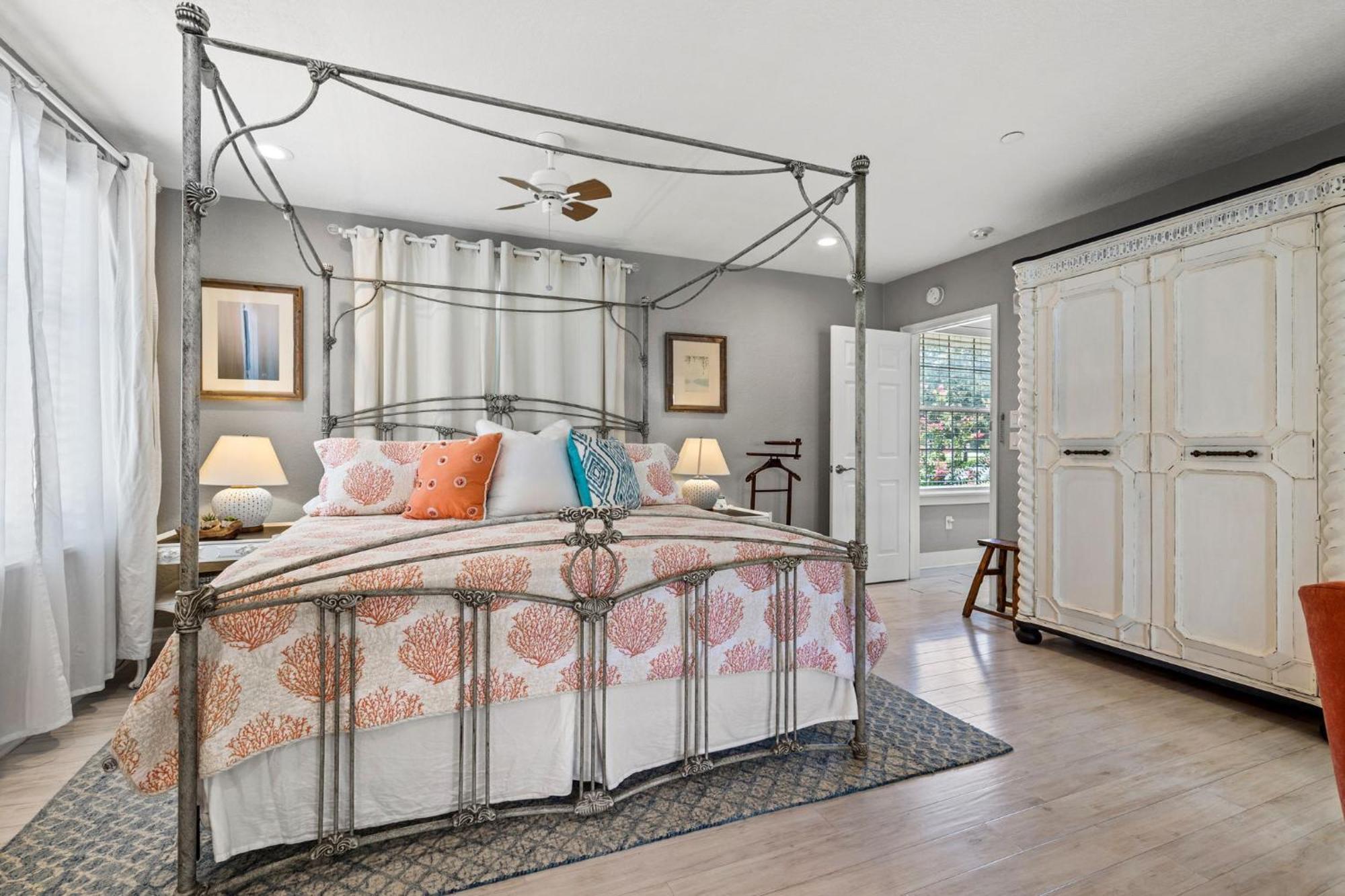 The Kenwood Gables Bed & Breakfast St. Petersburg Bagian luar foto