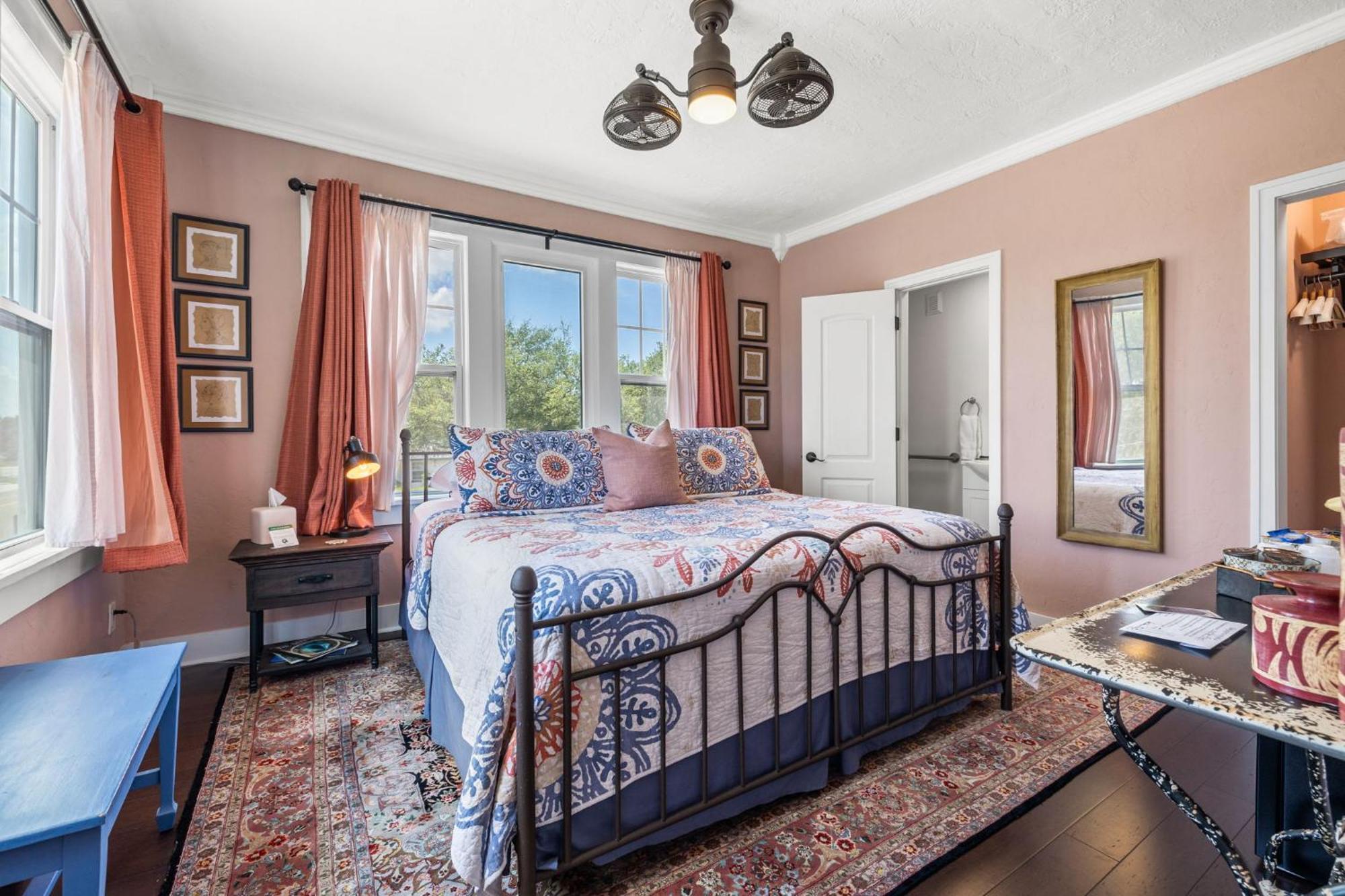 The Kenwood Gables Bed & Breakfast St. Petersburg Bagian luar foto