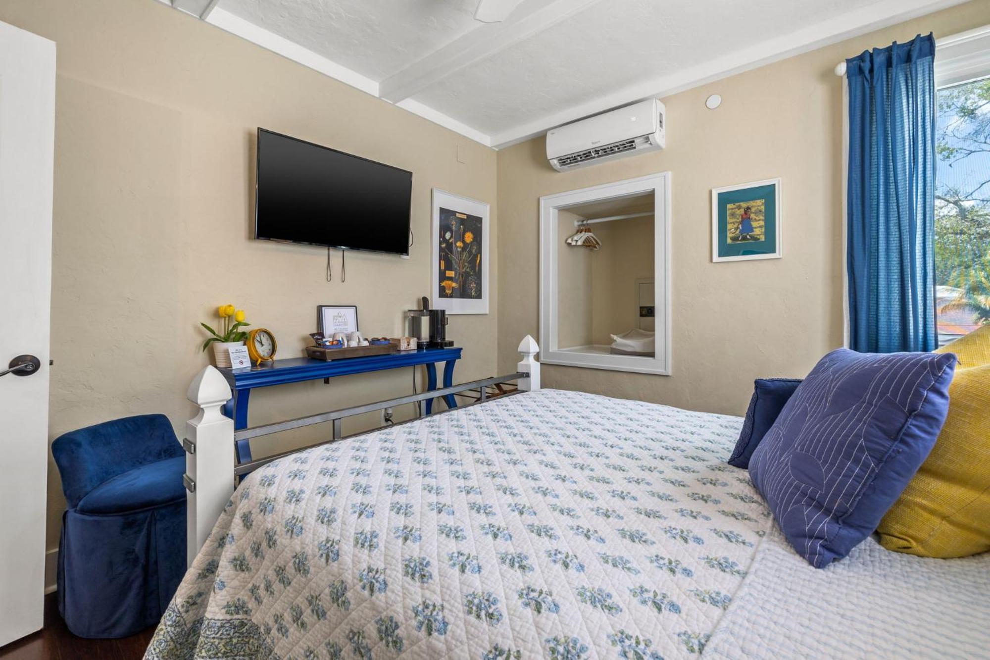 The Kenwood Gables Bed & Breakfast St. Petersburg Bagian luar foto