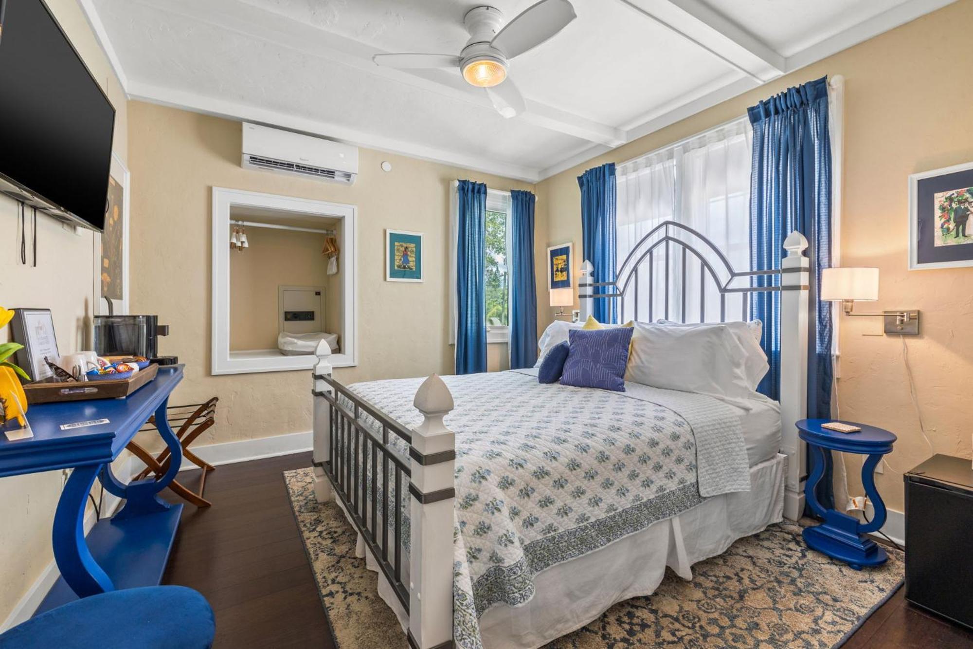 The Kenwood Gables Bed & Breakfast St. Petersburg Bagian luar foto